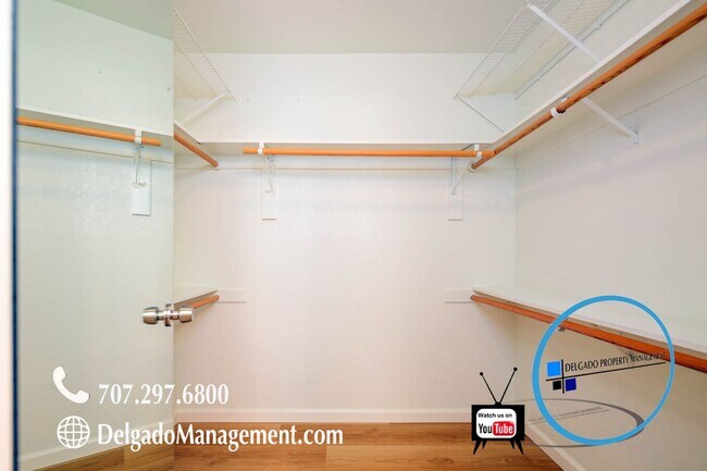 Building Photo - Completely remodeled Glen Cove 5 bed home