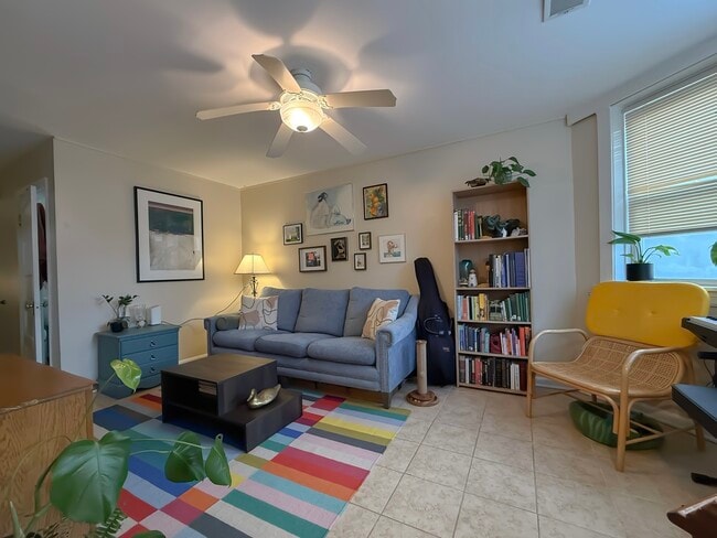 Building Photo - 3441 N Oakley Ave