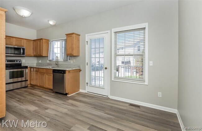 Building Photo - 788 Eagle Dr