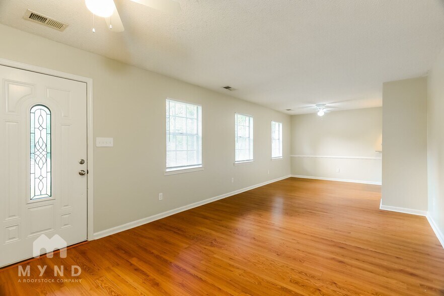 Building Photo - 320 Navajo Pines Dr