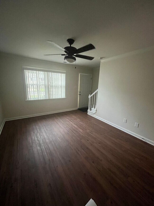 Building Photo - 228 Bridgefield Pl