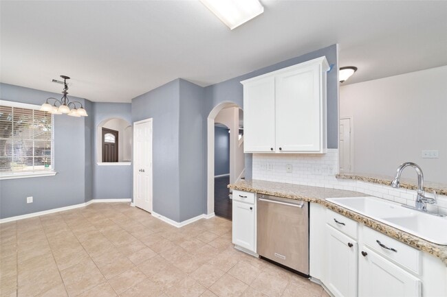 Building Photo - 1190 Stallion Ridge