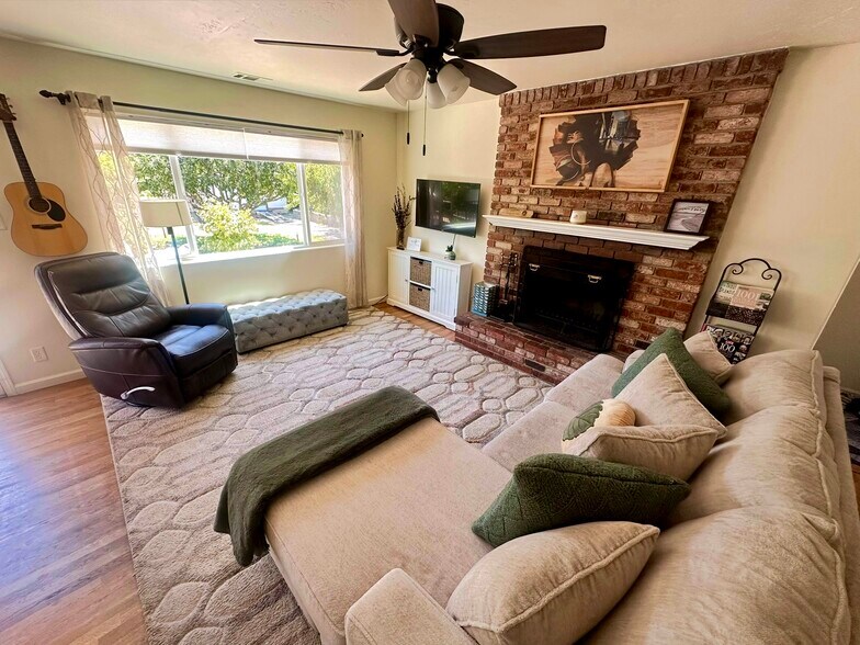 Primary Photo - 3412 Flamingo Dr