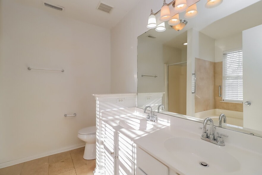 Building Photo - 8703 Bodkin Ct