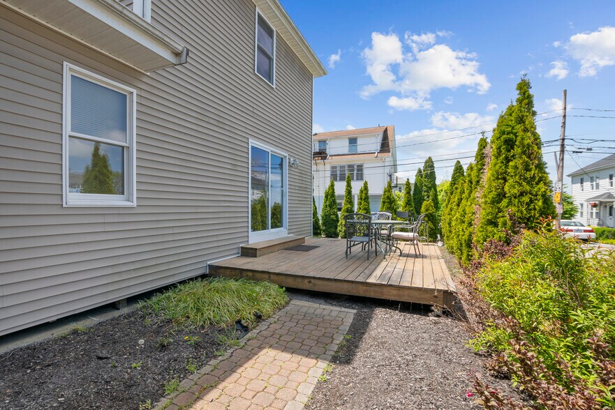 Building Photo - 103 Bayview Ave
