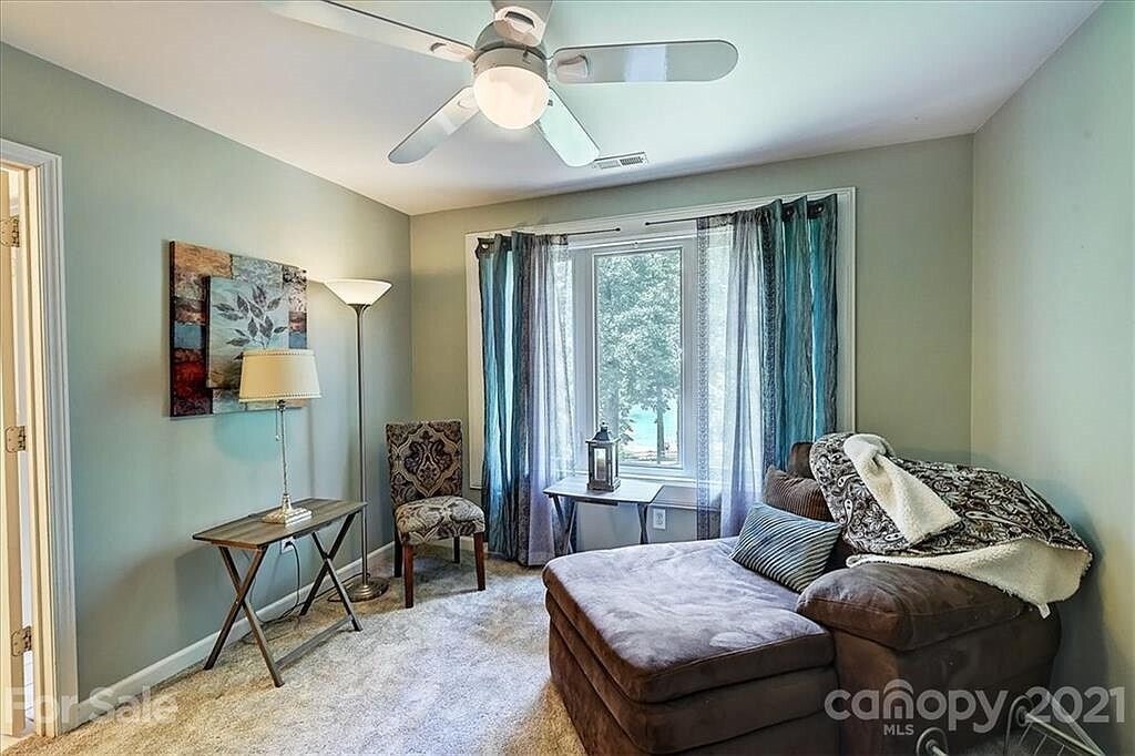 Building Photo - 2427 Mt Isle Harbor Dr