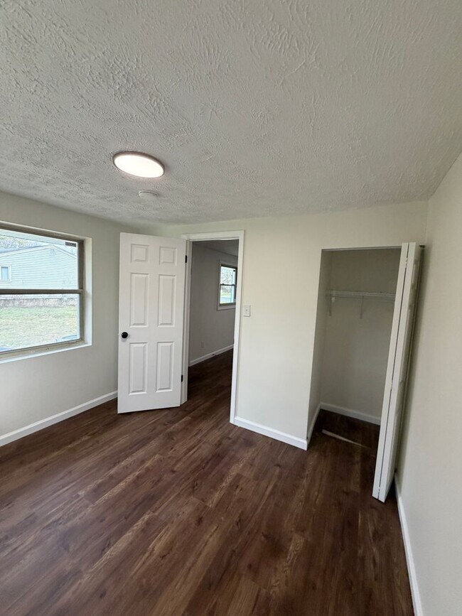 Building Photo - Charming 3/2 in Columbus