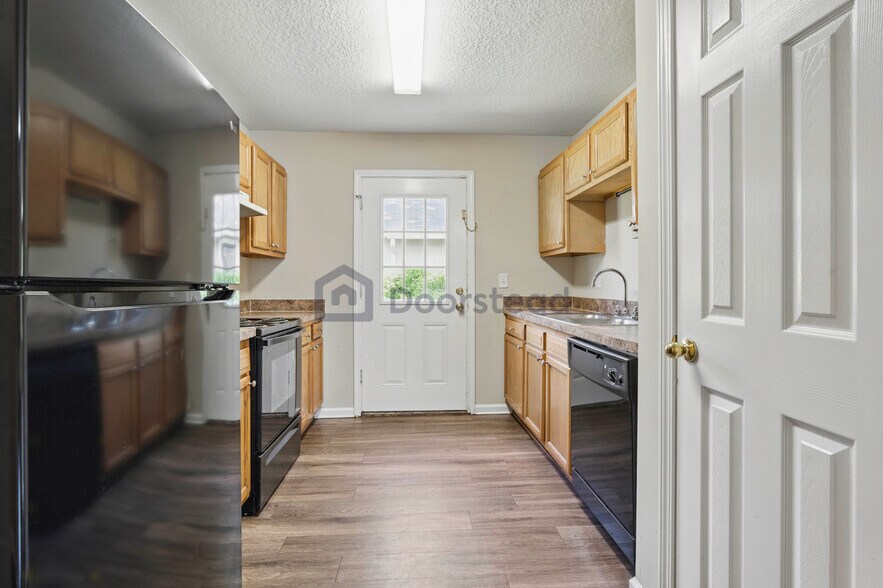 Building Photo - 4548 Clairmont Rd