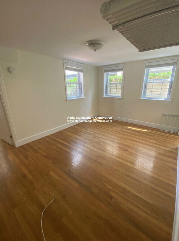 Building Photo - 14 Centre St