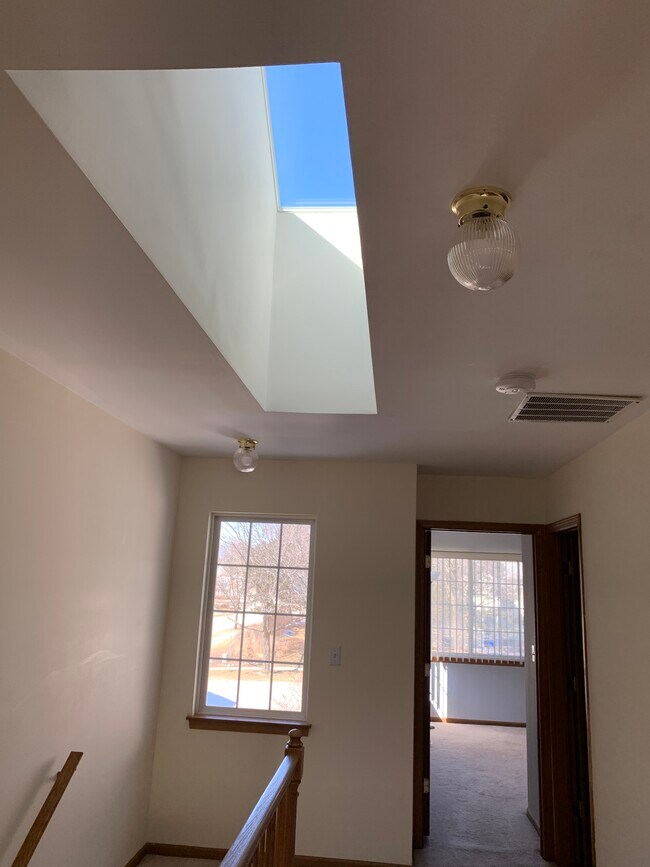 Building Photo - 2811 Odlum Dr