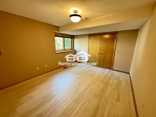 Building Photo - 10445 Fawns Way