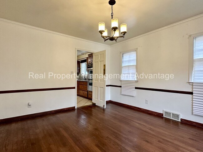 Building Photo - Charming Colonial-Style Home in the Desira...