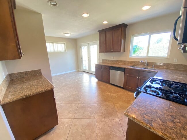 Building Photo - Remodeled 3 Bedroom Lakewood House For Rent-Ready For Move-in ASAP!