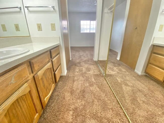 Building Photo - 1 BEDROOM / 1 BATH GATE COMMUNITY/ LOCATED...