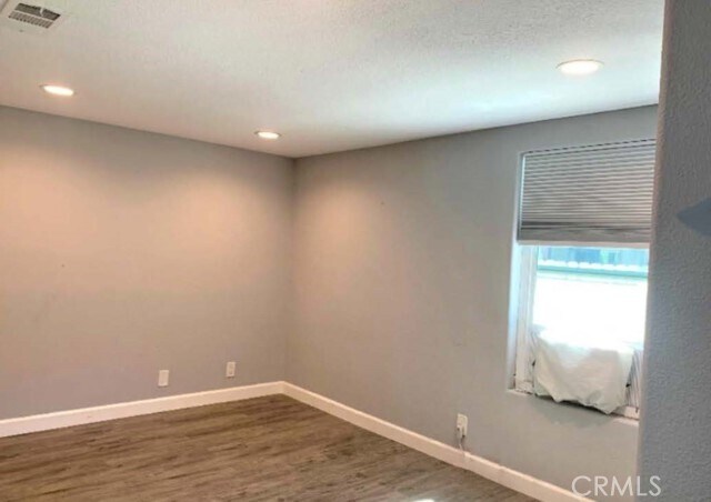 Building Photo - 417 S Flower St