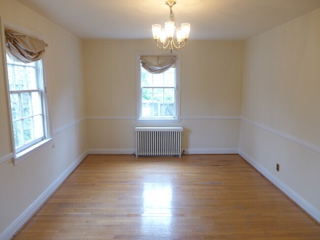 Building Photo - 300 Woodbourne Ave