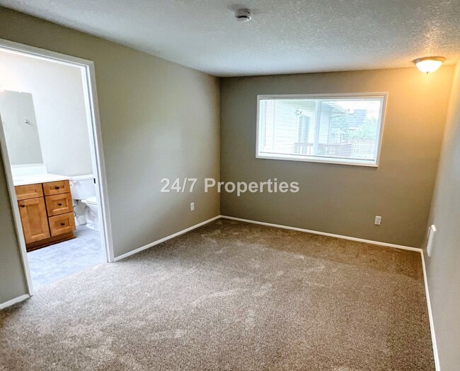 Building Photo - Fully Remodeled - 3BD I 2BA NE PDX HOME