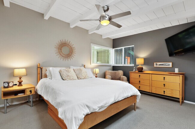 Building Photo - 261 Cordoba Way