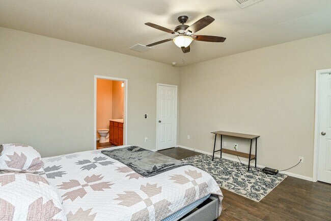 Building Photo - 15406 Key Crest Ln