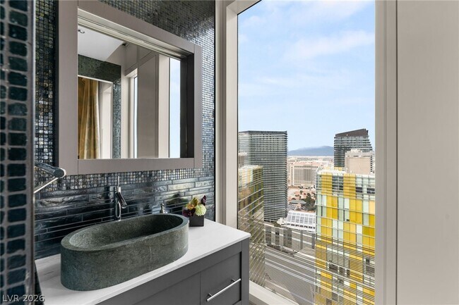 Building Photo - 3750 S Las Vegas Blvd