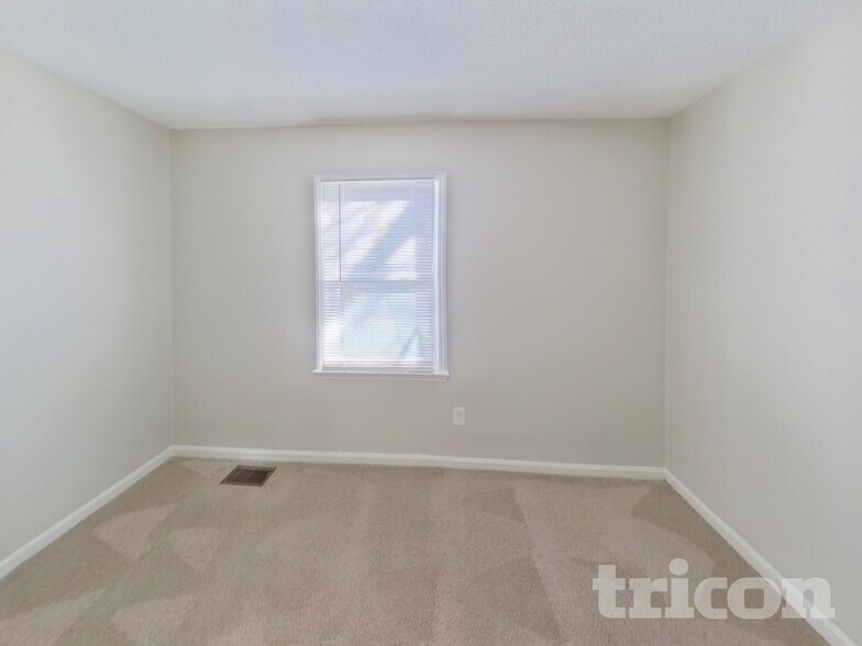 Building Photo - 2026 Trowbridge Ct