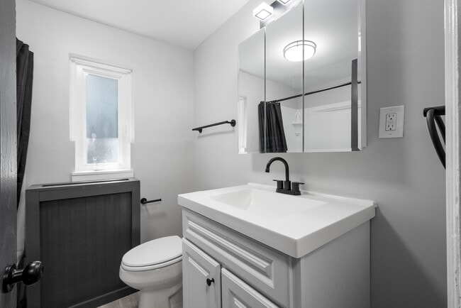 Building Photo - Stunning 4 bedroom home in McKeesport available July 1!