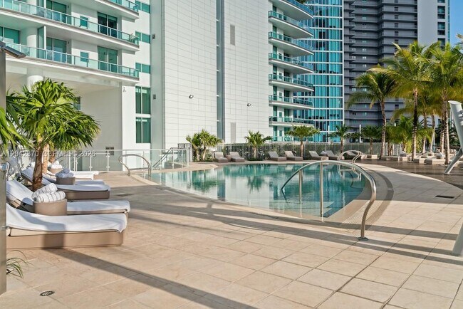 Building Photo - 900 Biscayne Blvd