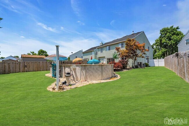 Building Photo - 47 Woodland Way