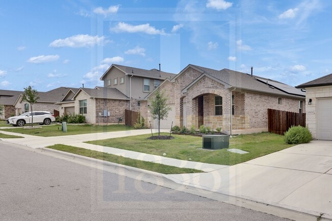 Building Photo - 18001 Umberto Dr