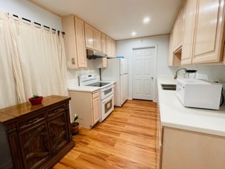 Kitchen - 160 Hazelwood Dr