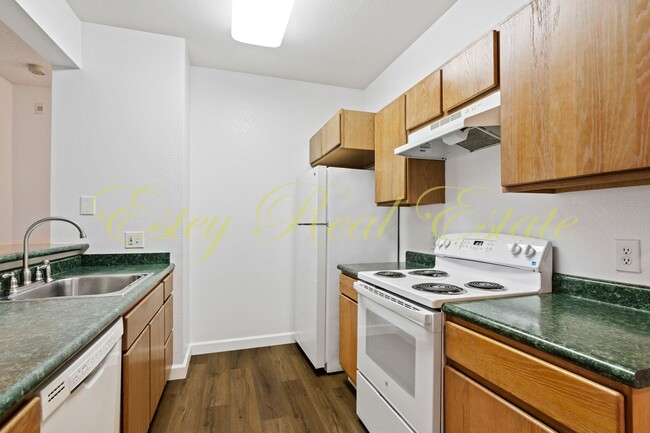 Building Photo - Glen Cove Condo with Amazing Water Views!