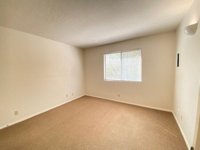 Building Photo - Beautiful Condo at The Reserve