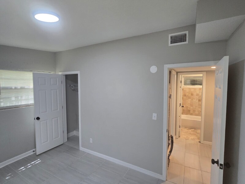 Building Photo - 10242 Westmar Rd