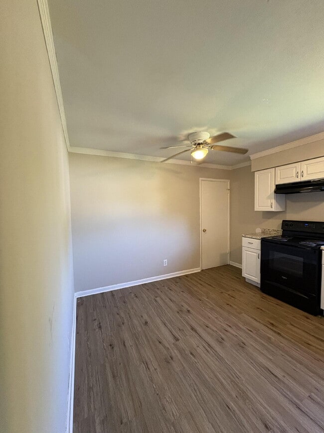 Building Photo - "Charming 3-Bed Home Retreat in Saint Loui...