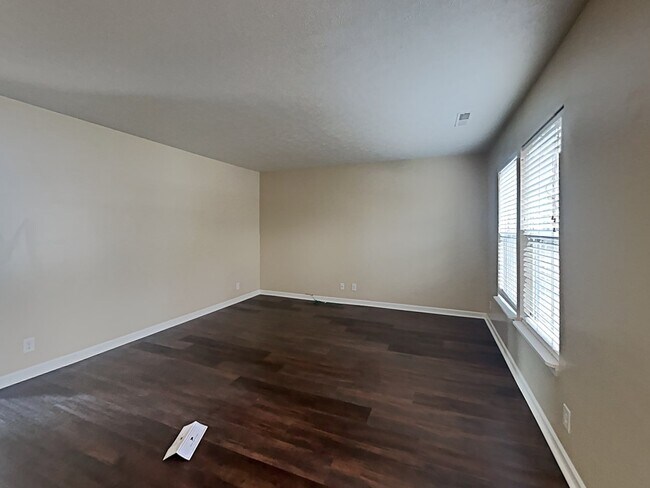 Building Photo - 460 Brookview Drive
