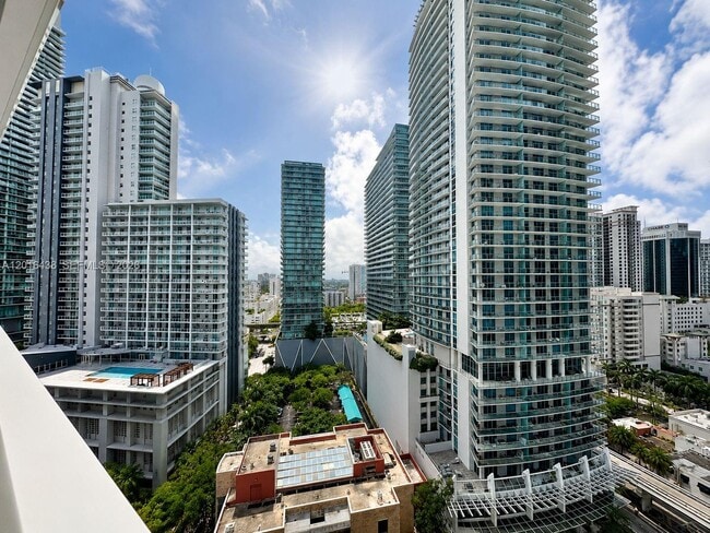 Building Photo - 1080 Brickell Ave