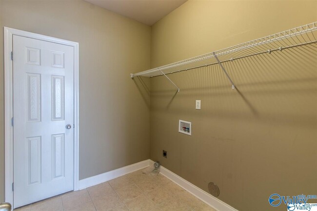 Building Photo - 123 Paul Revere Dr