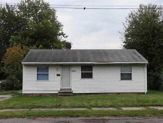 Building Photo - 2219 Pershing St