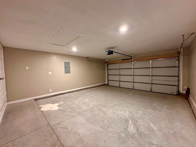 Building Photo - 5817 Settler Ave