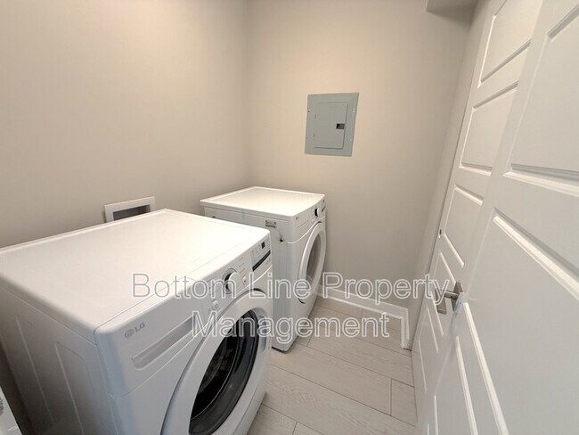 Building Photo - 4117 Oak Forest Dr