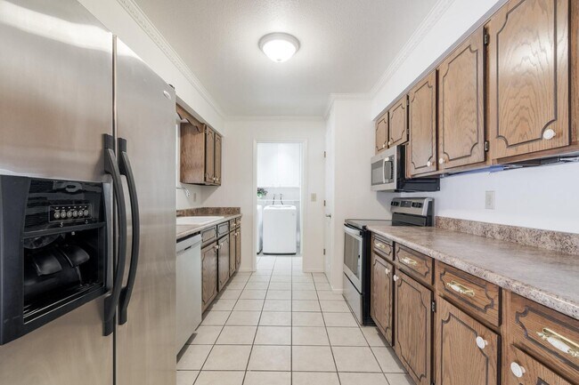 Building Photo - 4422 E Escondido Ave