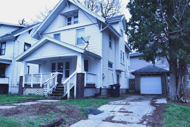 Building Photo - 316 Grand Ave