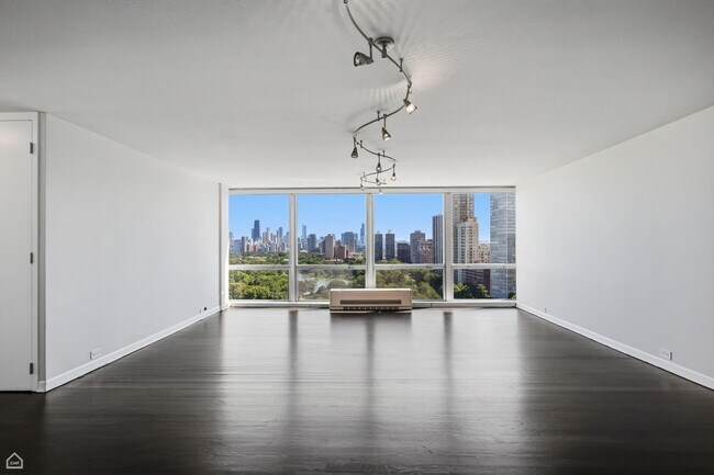 Building Photo - 330 W Diversey Pkwy