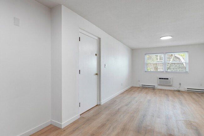 Building Photo - 303 Broadway