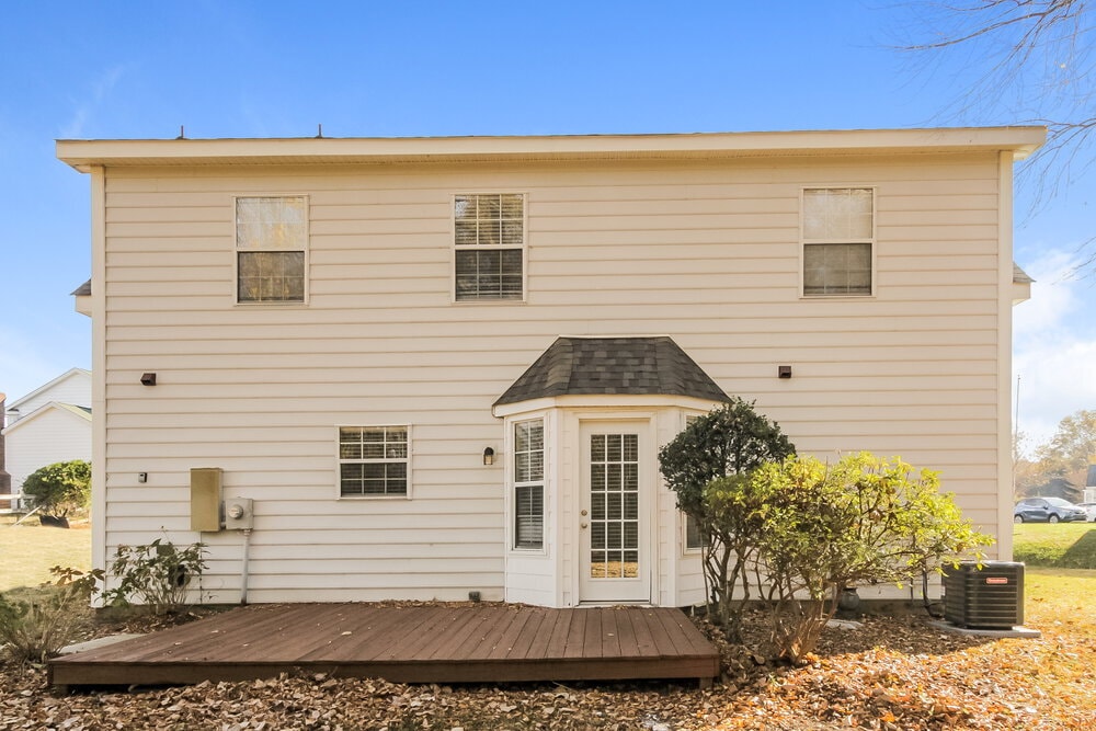 Building Photo - 5013 Farmview Dr