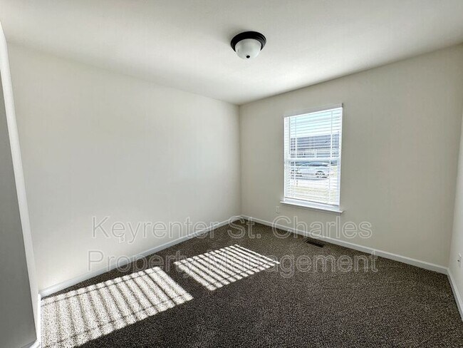 Building Photo - 350 Hammerstone Dr