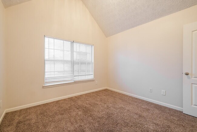 Building Photo - 3900 Georgia Dr