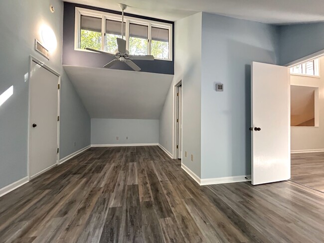Building Photo - Spacious Contemporary Home in a Private Wo...
