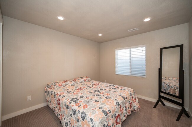 Building Photo - 794 Star Spangled Dr