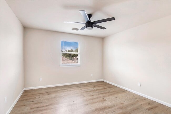 Building Photo - 322 Carlos Leal Dr